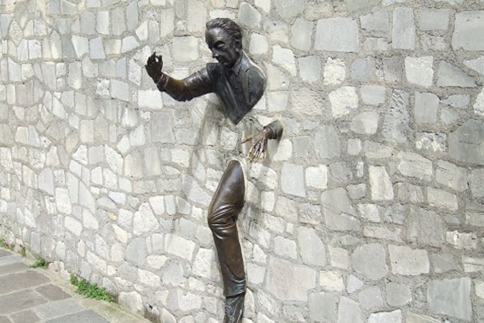 Scultura Le Passe Muraille