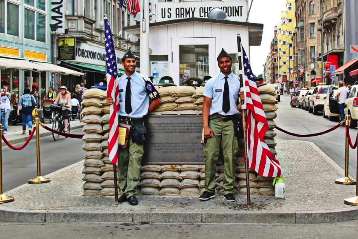 Checkpoint Charlie: l'ultimo punto di controllo tra Berlino Est e Berlino Ovest - 