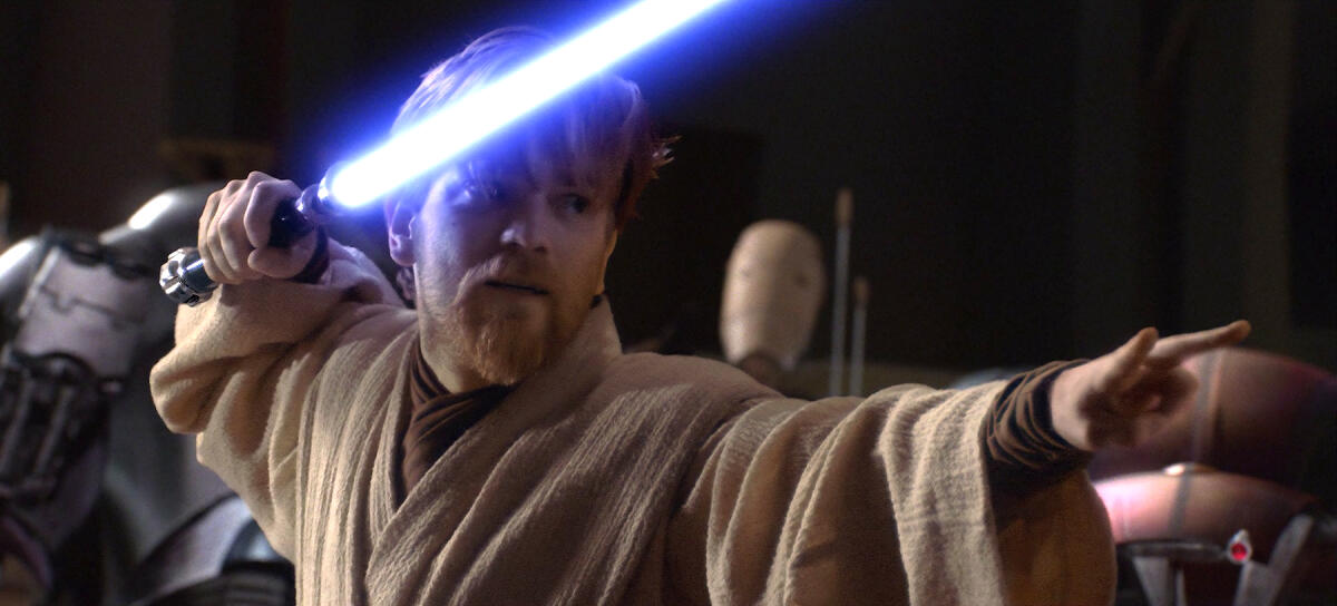 Obi-Wan Kenobi: ecco la prima foto dell'allenamento di Ewan McGregor per la serie! - Obi-Wan Kenobi con la sua spada laser in Episodio III