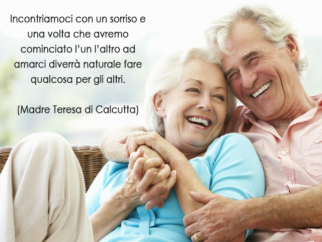 Incontriamoci con un sorriso e una volta che avremo cominciato l’un l’altro ad amarci diverrà naturale fare qualcosa per gli altri.(Madre Teresa di Calcutta)