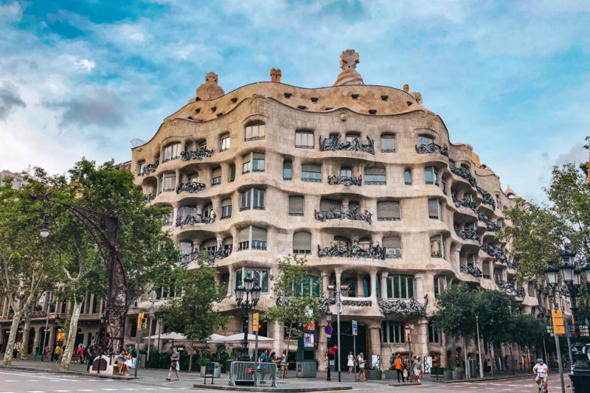 Casa Milà, la Pedrera di Antonio Gaudí: il Gioiellino del distretto di Gràcia - 