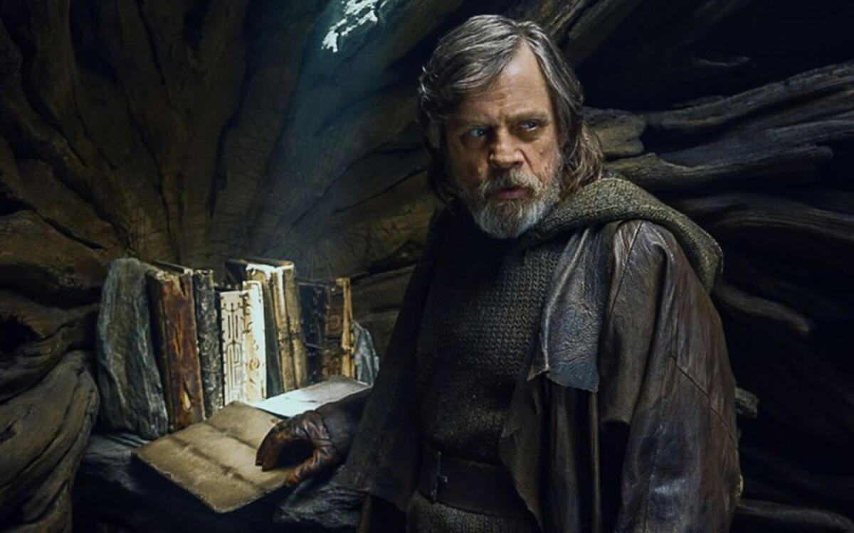 Tutto quello che c'è da sapere sui Sacri testi dei Jedi - Luke Skywalker con i Sacri testi