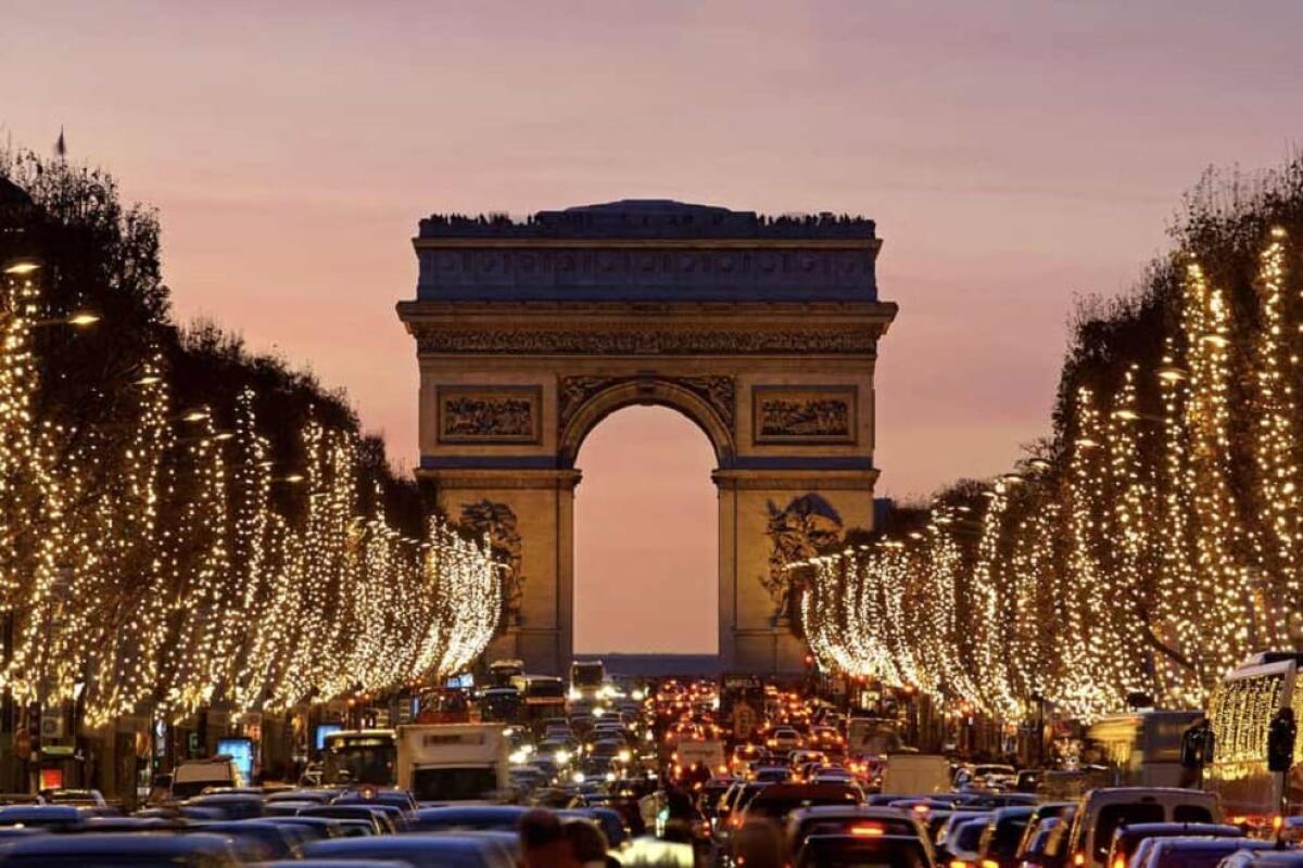 Arco di Trionfo a Parigi: storia, curiosità e informazioni utili sull'opera di Napoleone - 