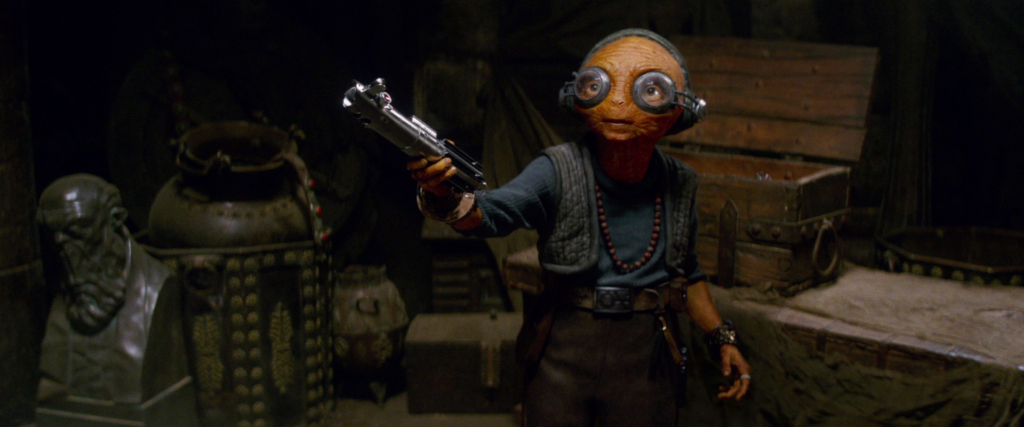 Maz Kanata mostra la spada laser di Luke.Fonte: wookieepedia