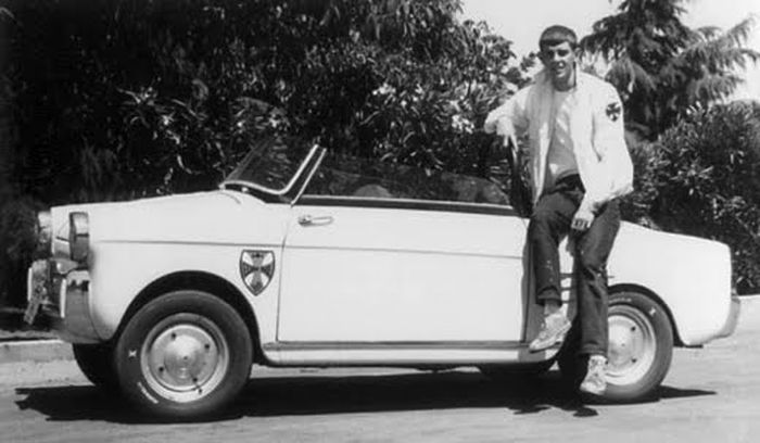 Un giovanissimo George Lucas con la sua Fiat Bianchina.Da: national geographic.grid