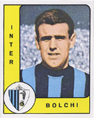 La prima figurina prodotta dalla Panini fu quella dell'interista Bruno Bolchi, dall'album Calciatori Panini 1961-62. Fonte calciatoripanini.it, Copyright Panini Calciatori