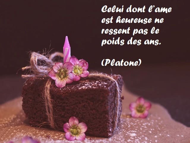 Celui dont l’ame est heureuse ne ressent pas le poids des ans. (Chi ha un’anima felice non sente il peso degli anni.) (Platone)