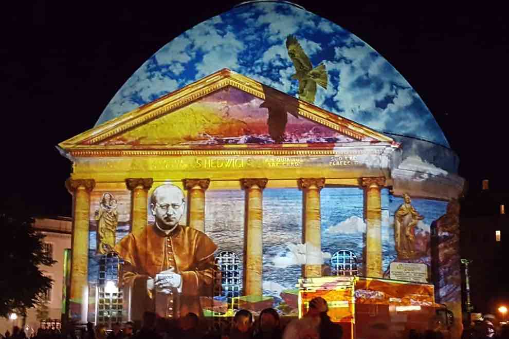 La Cattedrale di Sant'Edvige durante il Festival delle Luci di Berlino