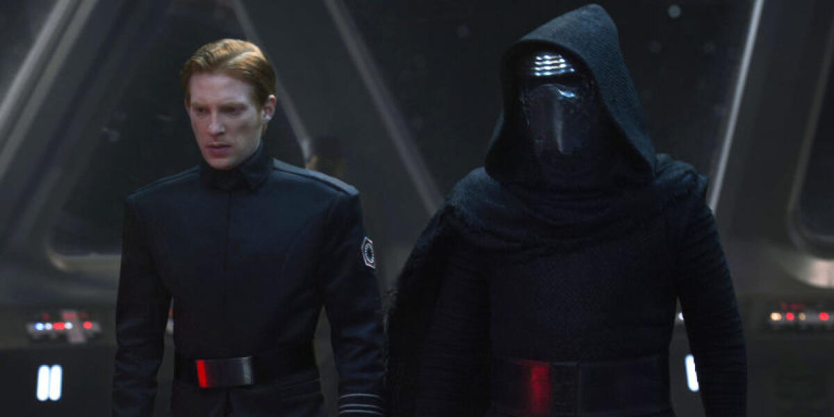 Rivedremo il generale Hux?  Domhnall Gleeson risponde - Il Generale Hux e Kylo Ren in Episodio VII