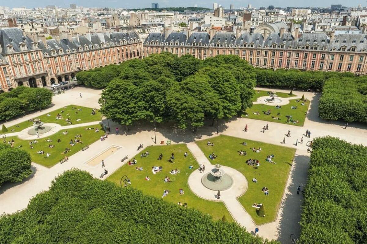 Place des Vosges: alla scoperta della piazza nel quartiere Marais di Parigi - 