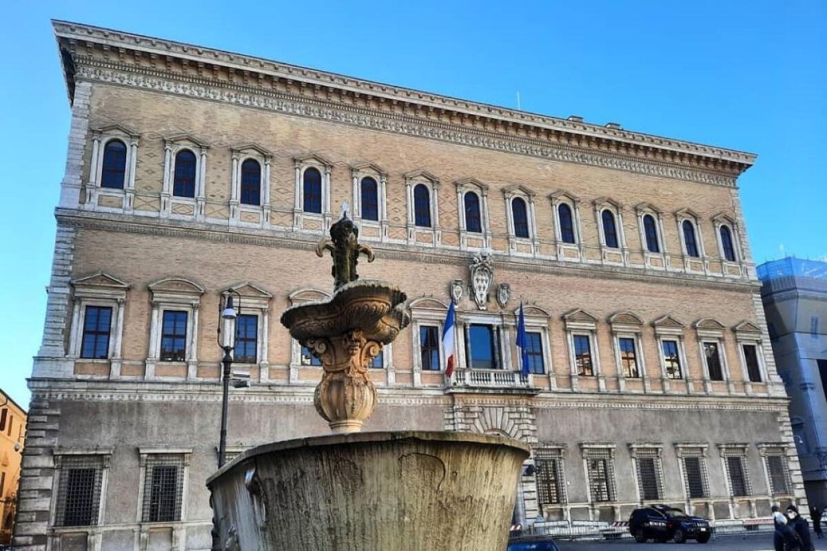 Palazzo Farnese: il Cinquecento capitolino tra affreschi, statue e dettagli di rara bellezza - 
