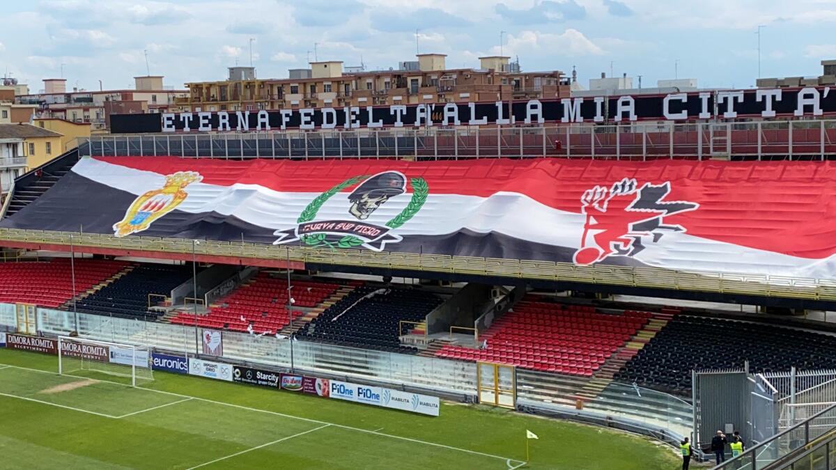 Foggia-Paganese, la coreografia da Serie A della Curva Sud per il Foggia - Striscione Curva Sud Foggia-Paganese - crediti: foto di Tiziano Errichiello
