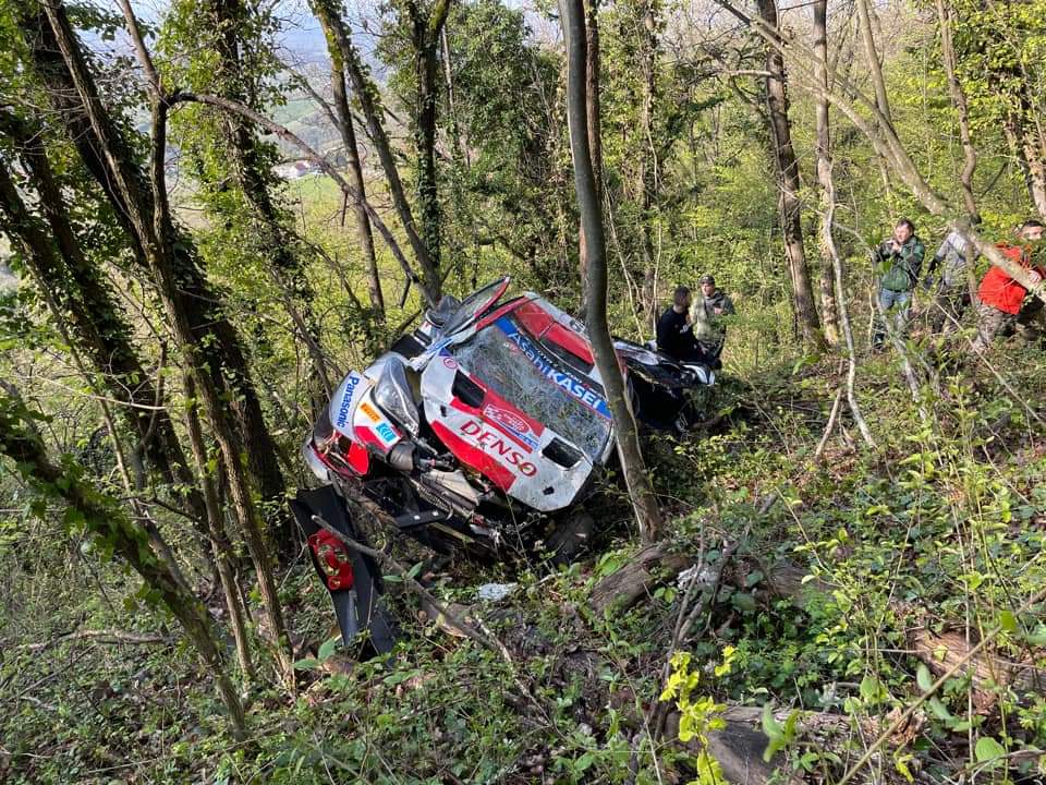 Ouch... ecco quel che rimane della Yaris di Kalle Rovanpera