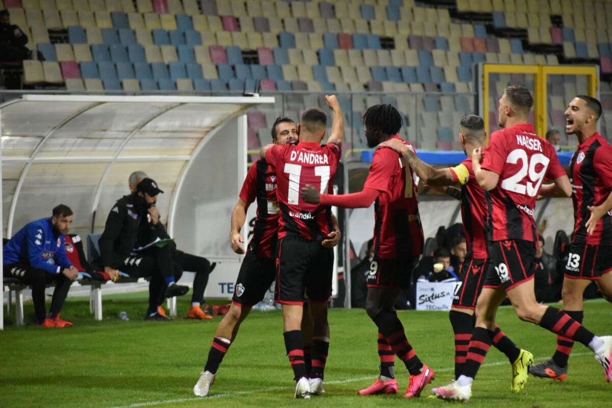 Playoff, rinviato il secondo turno: Bari-Foggia si gioca il 19 Maggio - Immagine in evidenza: uno scatto di Foggia-Bari 1-0 (Serie C - girone C, stagione 2020/2021) - crediti: foto di Luigia Spinelli