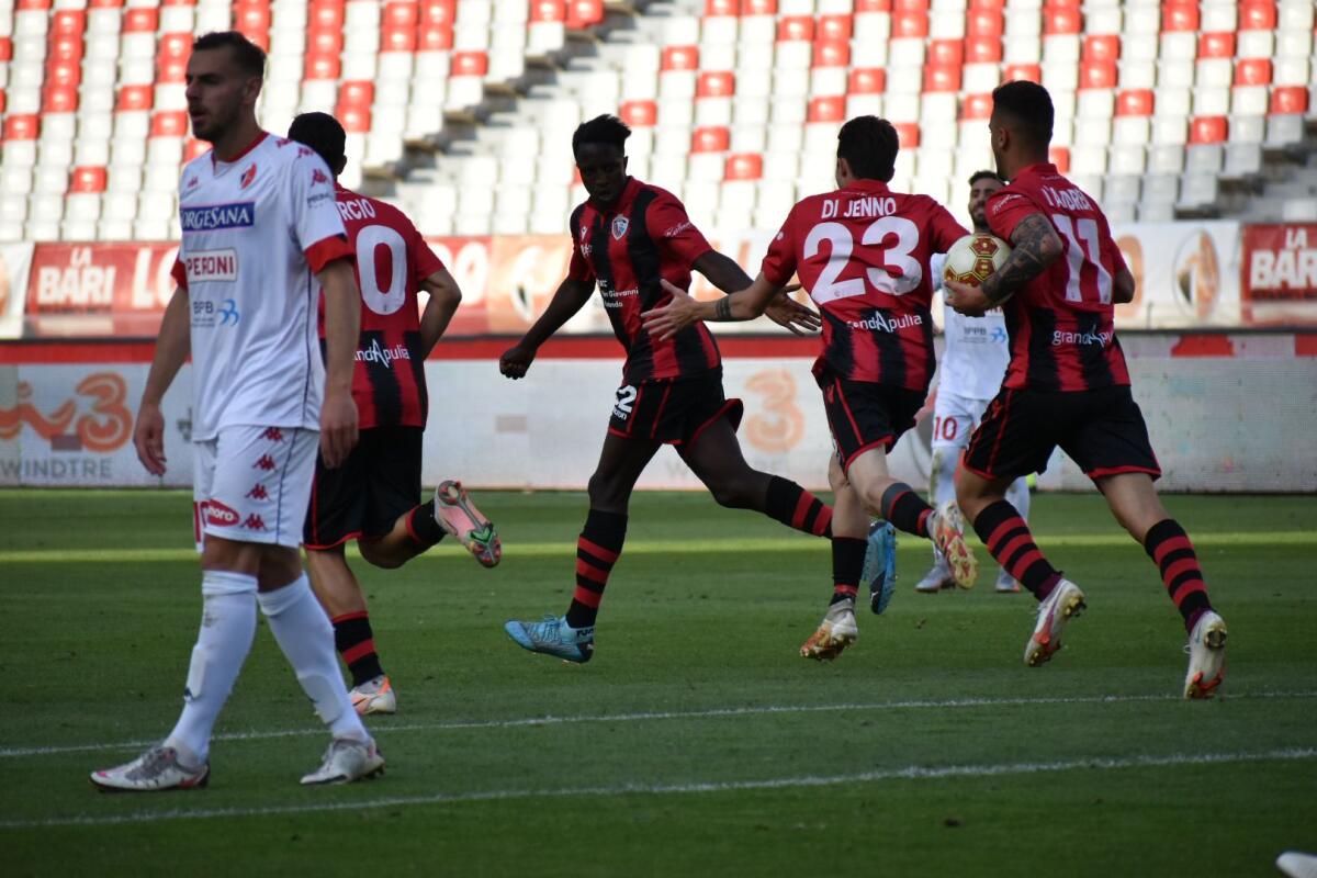 Playoff Serie C, Foggia KO al San Nicola: il Bari vince 3-1 - Immagine in evidenza: uno scatto di Bari-Foggia 3-1 - crediti: foto di Luigia Spinelli