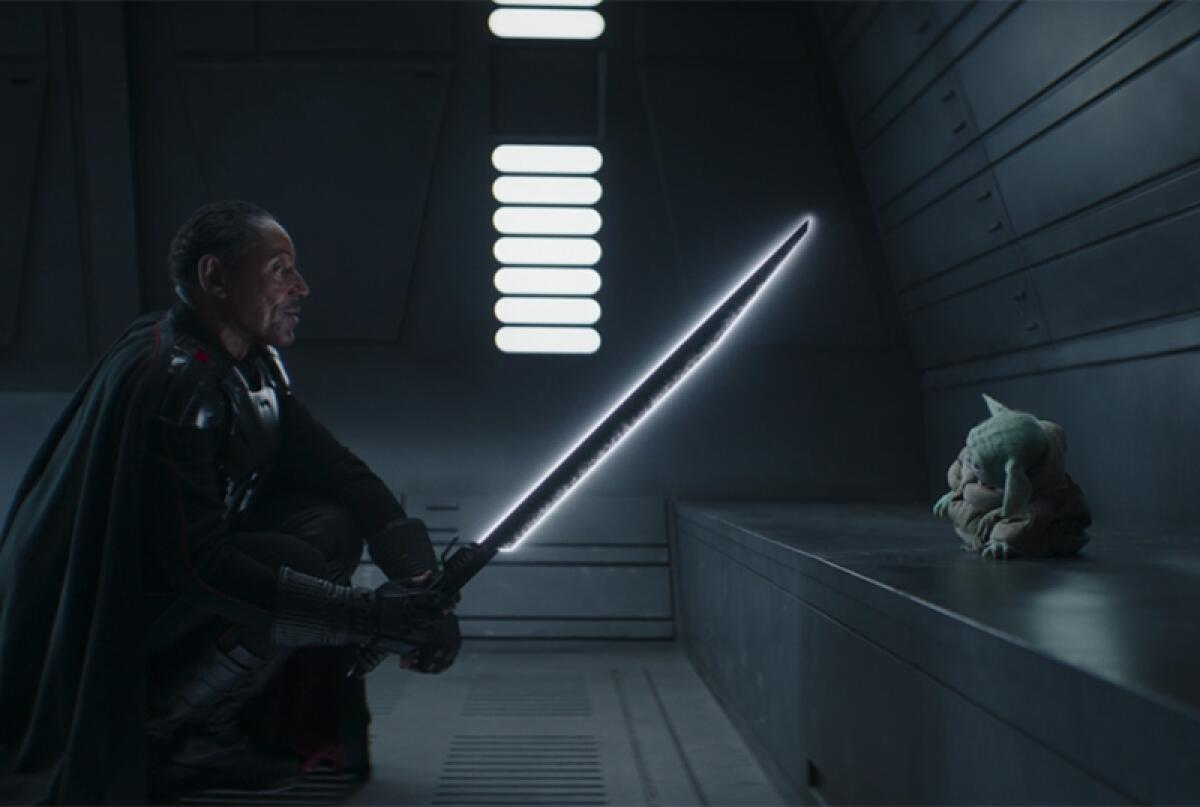 La Darksaber arriva al Galaxy's Edge! - Moff Gideon mostra a Grogu la Darksaber