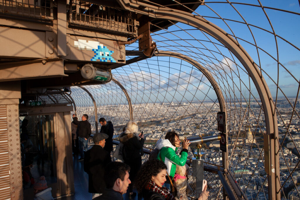 Invader in cima alla Tour Eiffel Credits: space-invaders.com