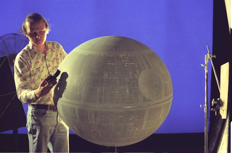 Dennis Muren al lavoro sul set di Star Wars