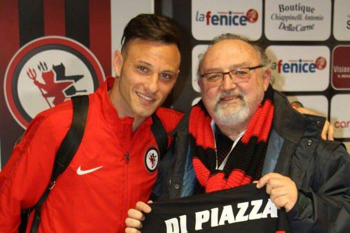 Il ritorno di Zeman, la reazione di Peppino Baldassarre - Peppino Baldassarre con il giocatore Di Piazza