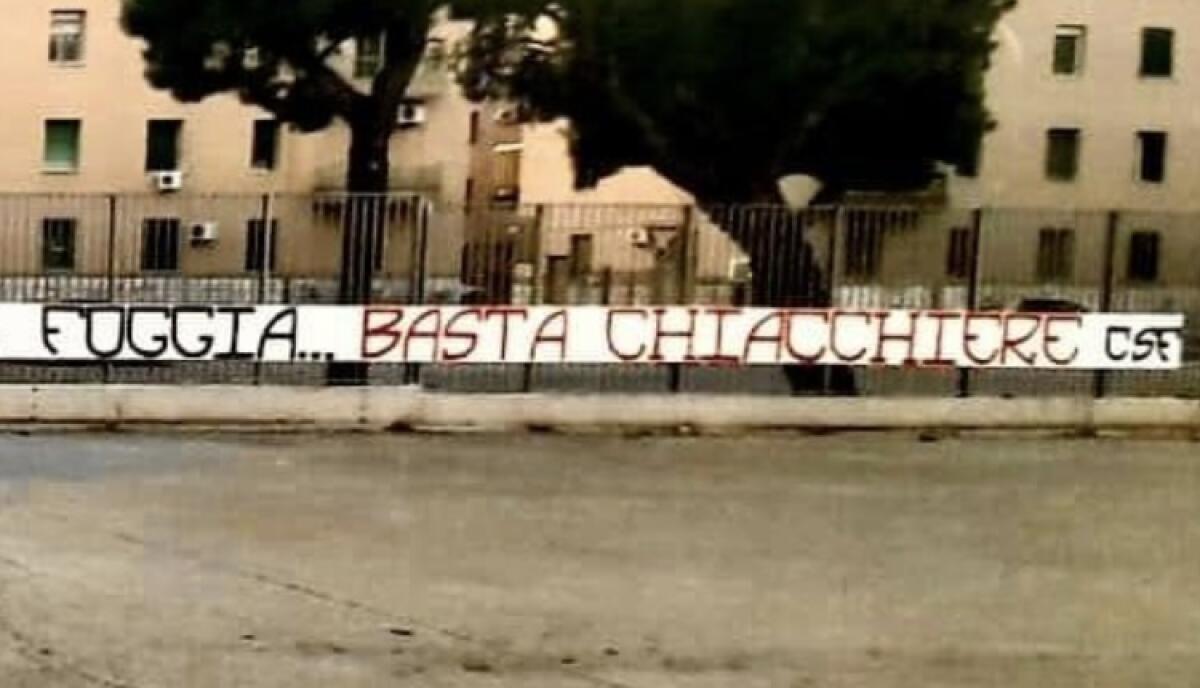 Foggia, lo striscione della Sud: “Basta chiacchiere!” - 
