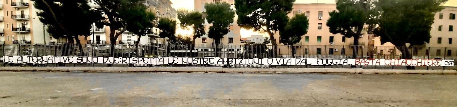 Foggia, lo striscione della Sud: “Basta chiacchiere!”
