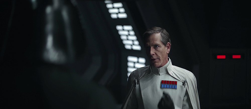 Il Direttore Krennic discute con Darth Vader