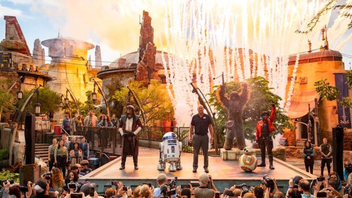 Disney World cambia il saluto di benvenuto, rendendolo più inclusivo - Il Galaxy's Edge al Disney World di Orlando
