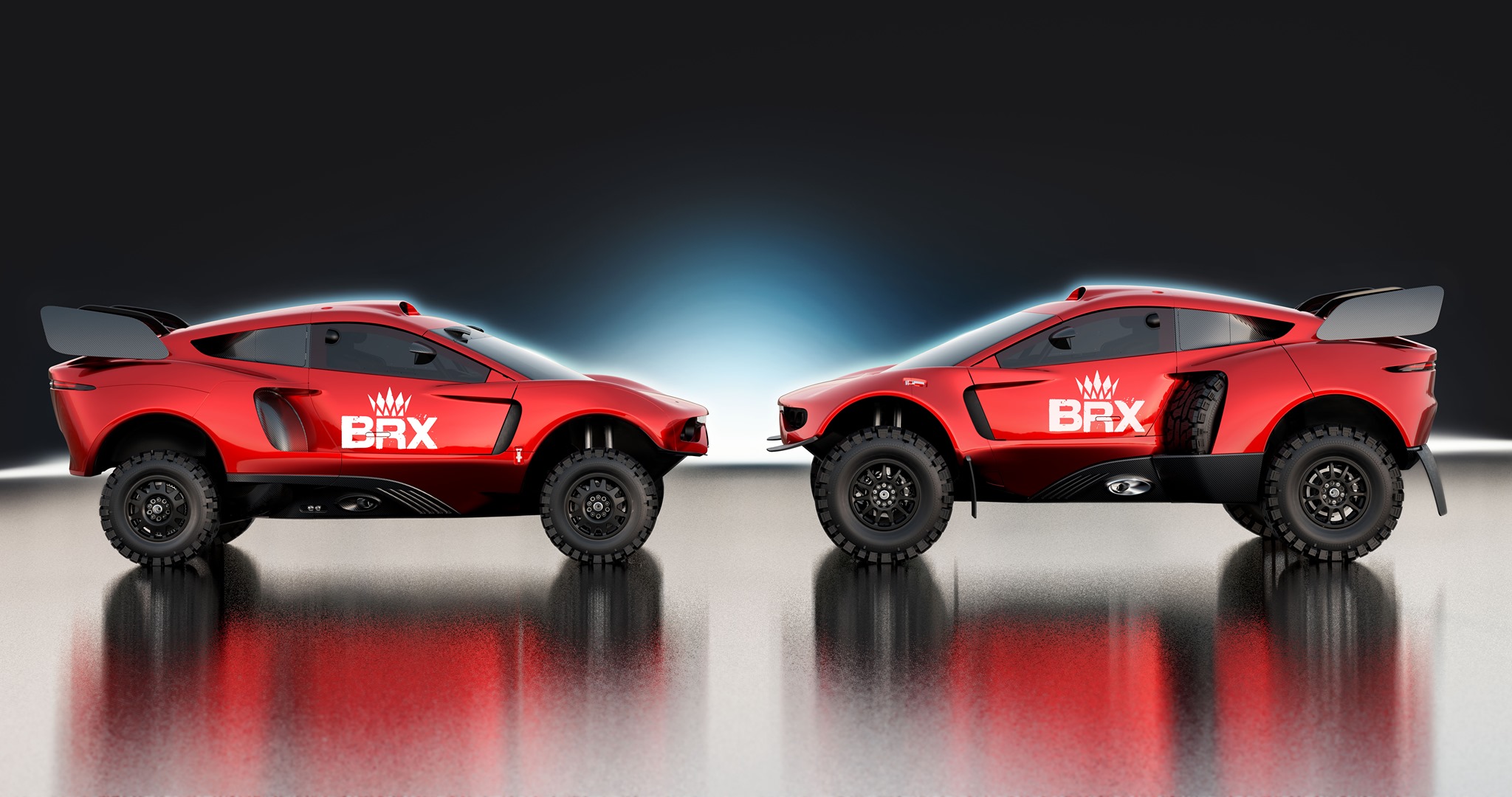 Le due versioni del BRX Hunter, a destra il nuovo T1+ della Prodrive che guiderà Loeb alla Dakar 2022