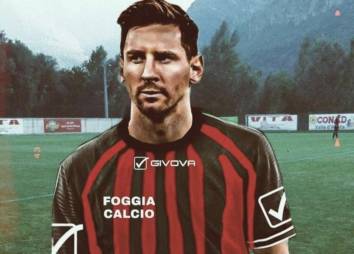 Leo Messi svincolato scatena l’ironia sul web: “Vieni a Foggia” - Un fotomontaggio di Leo Messi con la maglia del Foggia