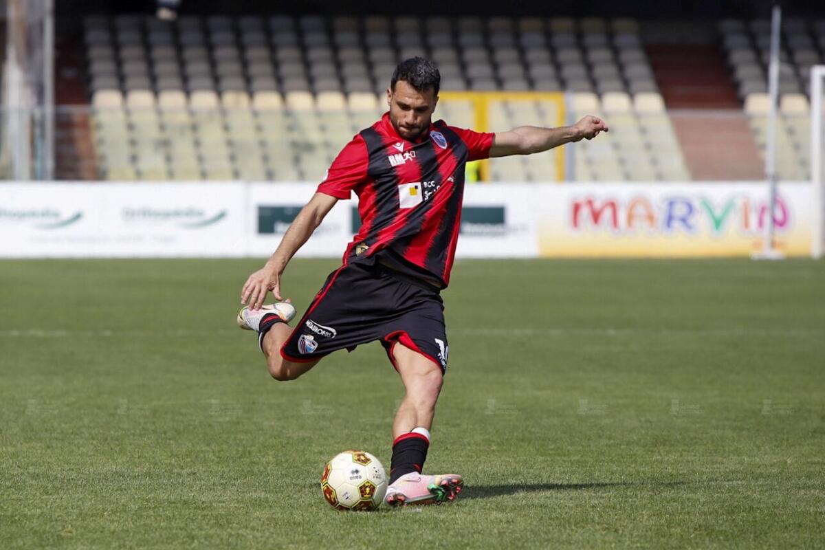 Il Mattino: "Avellino, Micovschi vicino. Curcio no" - Immagine in evidenza: Alessio Curcio in Foggia-Monopoli 1-0 (34^ giornata Serie C - girone C, 21/04/2021) - crediti: foto di Mario Marino