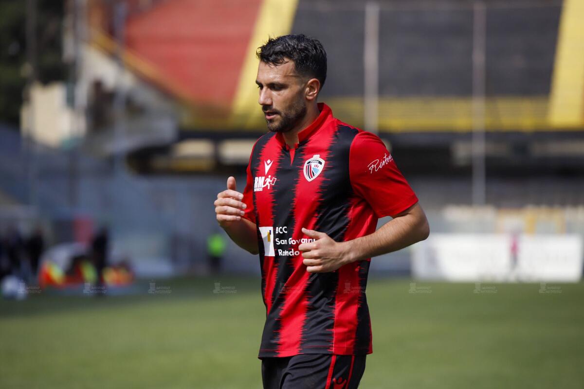 Curcio, Agostinone, Turi si sfidano nel ritiro. Cosa stanno facendo? - Immagine in evidenza: Alessio Curcio in Foggia-Monopoli 1-0 (34^ giornata Serie C - girone C, 21/04/2021) - crediti: foto di Mario Marino (RIPRODUZIONE VIETATA)