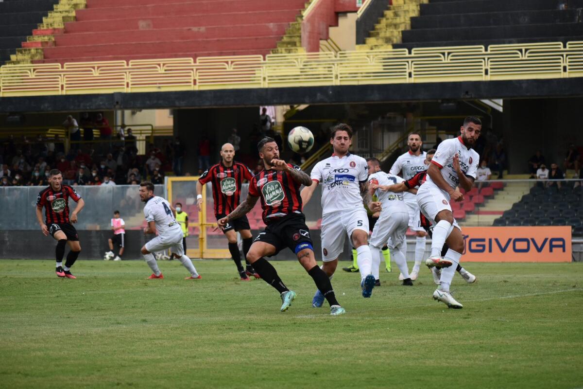 Foggia-Potenza 4-1, i gol rossoneri sono da PlayStation - Immagine in evidenza: uno scatto di Foggia 4-1 Potenza (Serie C - girone C, stagione 2021/2022) - crediti: foto di Luigia Spinelli