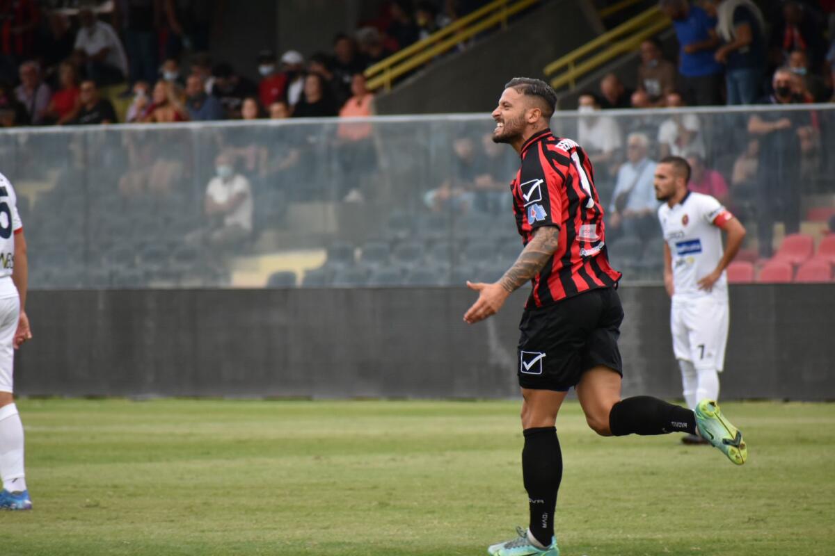 Curcio e Ferrante come Insigne e Sau? - Immagine in evidenza: l'esultanza di Alexis Ferrante dopo il gol segnato in Foggia 4-1 Potenza (Serie C - girone C, stagione 2021/2022) - crediti: foto di Luigia Spinelli
