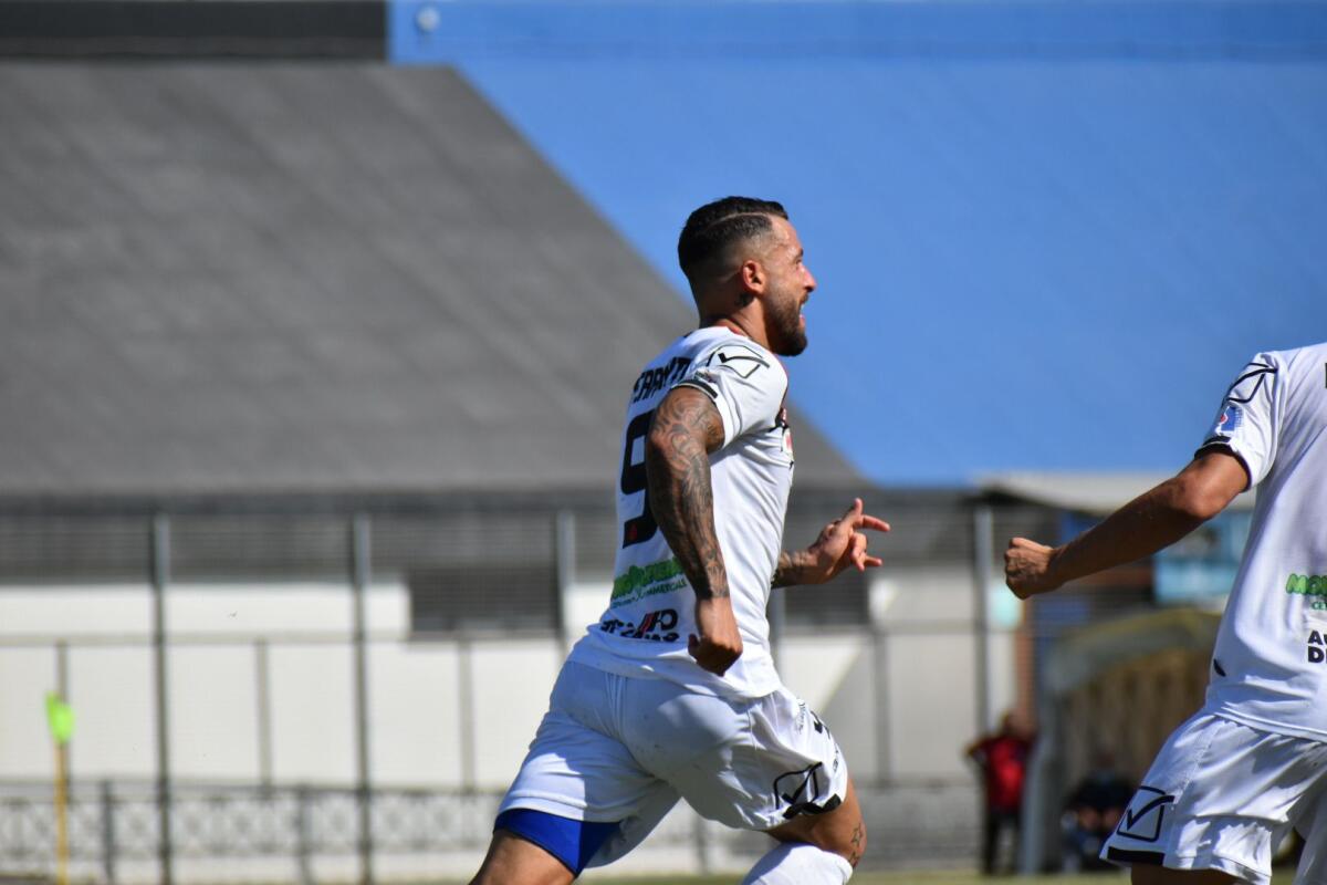 Foggia: dubbi in attacco per Zeman - Immagine in evidenza: Alexis Ferrante durante Latina-Foggia 1-1 (Serie C - girone C, stagione 2021/2022) - crediti: foto di Luigia Spinelli