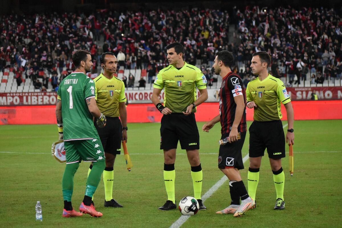 Bari-Foggia, record di affluenze al San Nicola. Ghirelli: "Entusiasta di questo dato" - Immagine in evidenza: uno scatto di Bari-Foggia 1-1 (Serie C - girone C, stagione 2021/2022) - crediti: foto di Luigia Spinelli