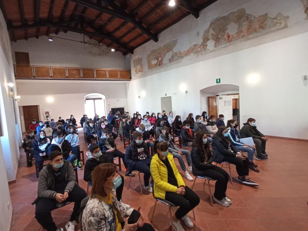 La legalità nelle scuole pugliesi. Ecco "LegalItria" di Radici Future - Ricomincia il Festival LegalItria:
da oggi 19 ottobre sino a fine novembre
la legalità nelle scuole di quattro Regioni diverse.