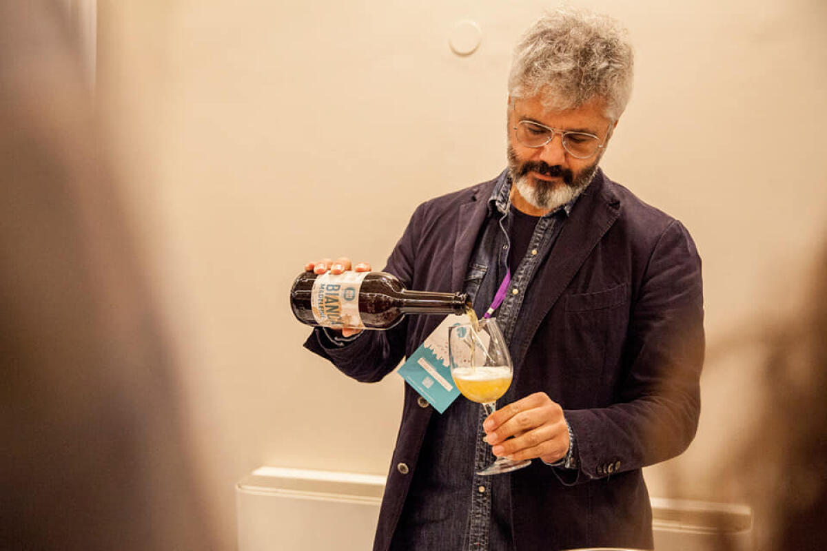 Rebeers: dal Foggiano ode alla Fovea Revolution: "Birre interamente con il grano duro" - STATODONNA.IT, 19 OTTOBRE 2021. Un altro prestigioso riconoscimento per il birrificio artigianale foggiano ‘Rebeers’ dell’artigian o della birra Michele Solimando e Giovanni Simeone. Dopo quelli ottenuti all’interno del Salone Internazionale dell'Ali