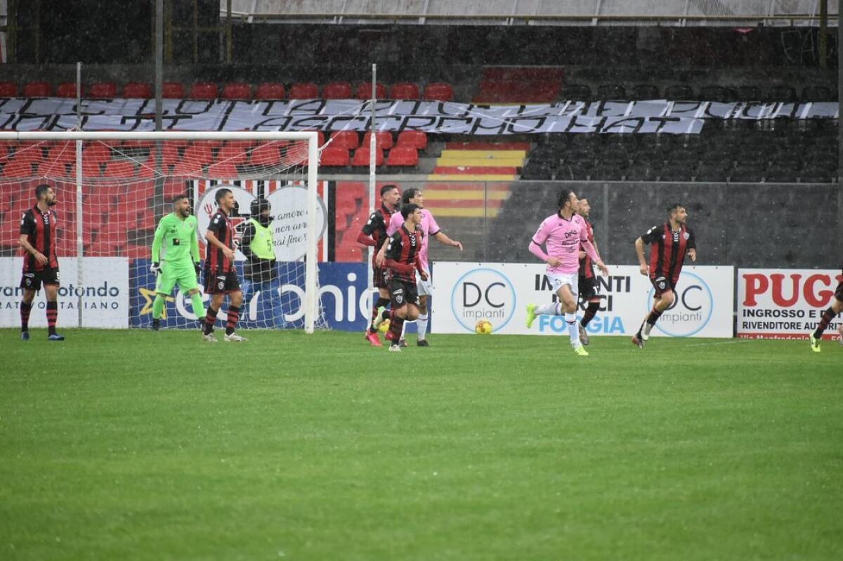 Foggia, occhi su... il prossimo avversario: il Palermo - Immagine in evidenza: uno scatto di Foggia-Palermo 2-0 (Serie C - girone C, stagione 2020/2021) - crediti: foto di Luigia Spinelli