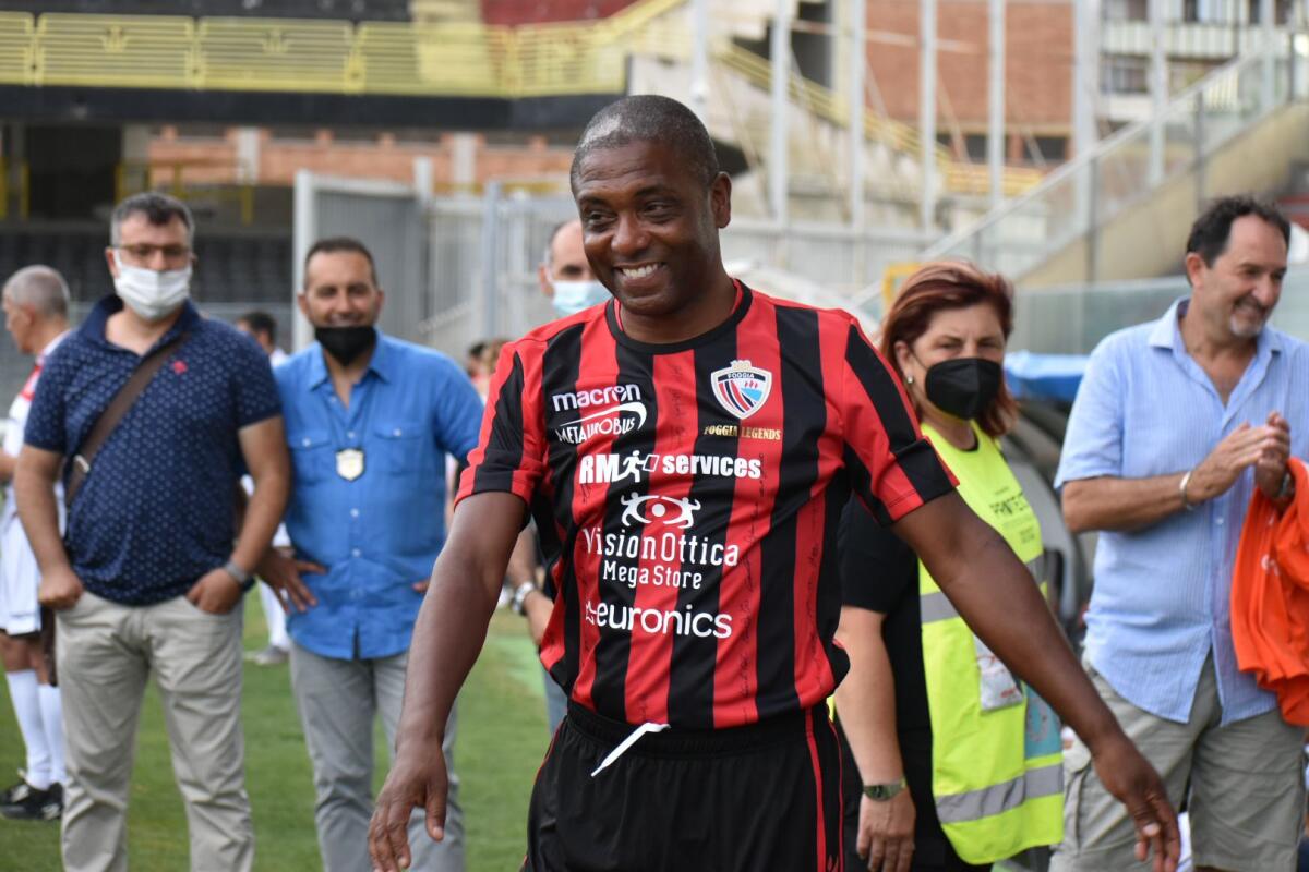 Guai per Bryan Roy, ecco cos’è successo all’ex Foggia - Immagine in evidenza: Bryan Roy all'evento "Un Secolo di Stelle - FOGGIA LEGENDS", tenutosi il 25 giugno 2021 allo Stadio Pino Zaccheria di Foggia - crediti: foto di Luigia Spinelli