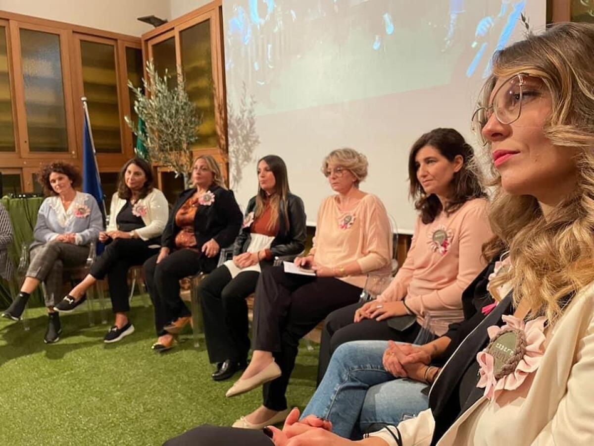 Ecco "Tessere Daune": “Donne in rete per migliorare se stesse e il territorio” - UN MOMENTO DELL'INCONTRO (PH DANIELA IANNUZZI)