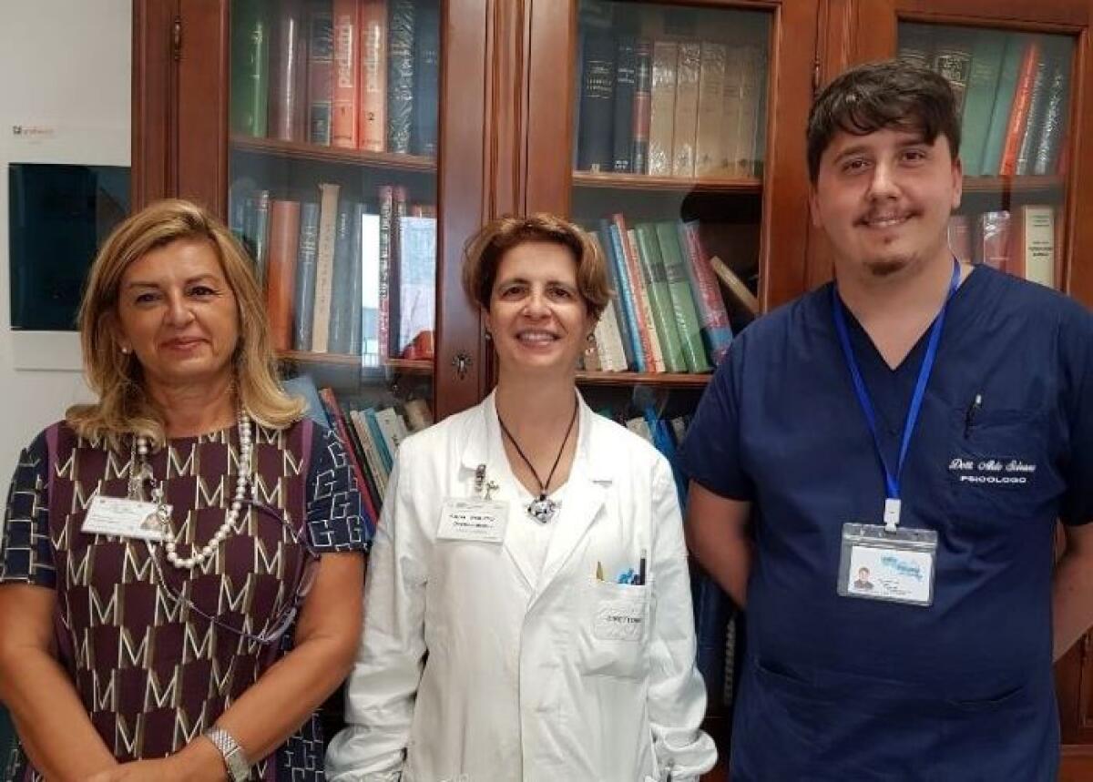 Percorsi guidati per sopportare meglio i giorni di degenza, un aiuto ai più piccoli - Da sx Mattia Amatruda, Anna Nunzia Polito e Aldo Scirano