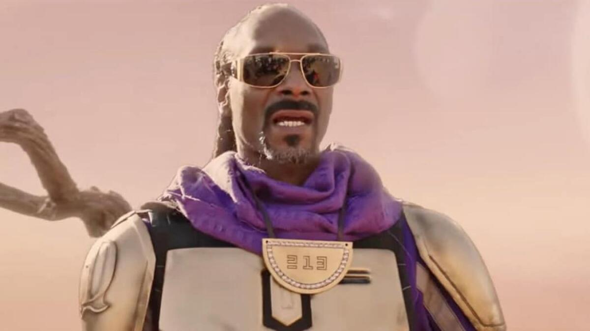 Snoop Dogg vestito da mandaloriano omaggia Star Wars: ecco il video - Snoop Dogg nel suo nuovo video