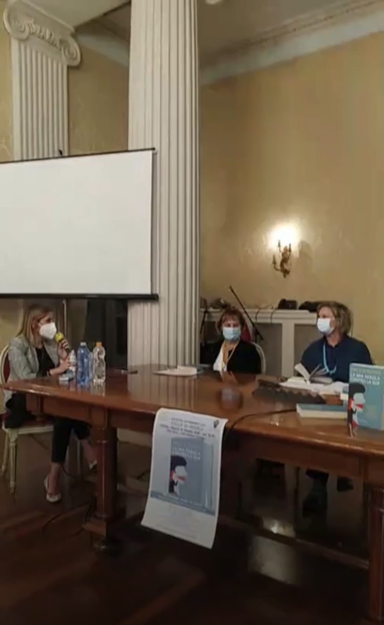 A sin. la giornalista Lisa Graziano