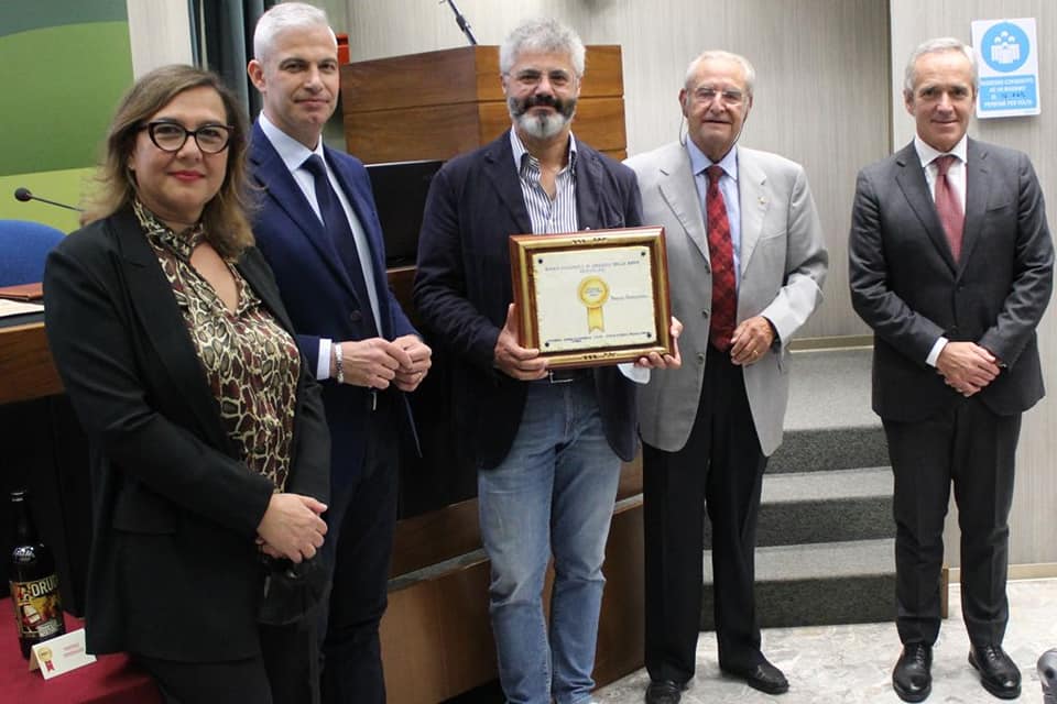 STATODONNA.IT, 19 OTTOBRE 2021. Un altro prestigioso riconoscimento per il birrificio artigianale foggiano ‘Rebeers’ dell’artigian o della birra Michele Solimando e Giovanni Simeone. Dopo quelli ottenuti all’interno del Salone Internazionale dell'Alimenta