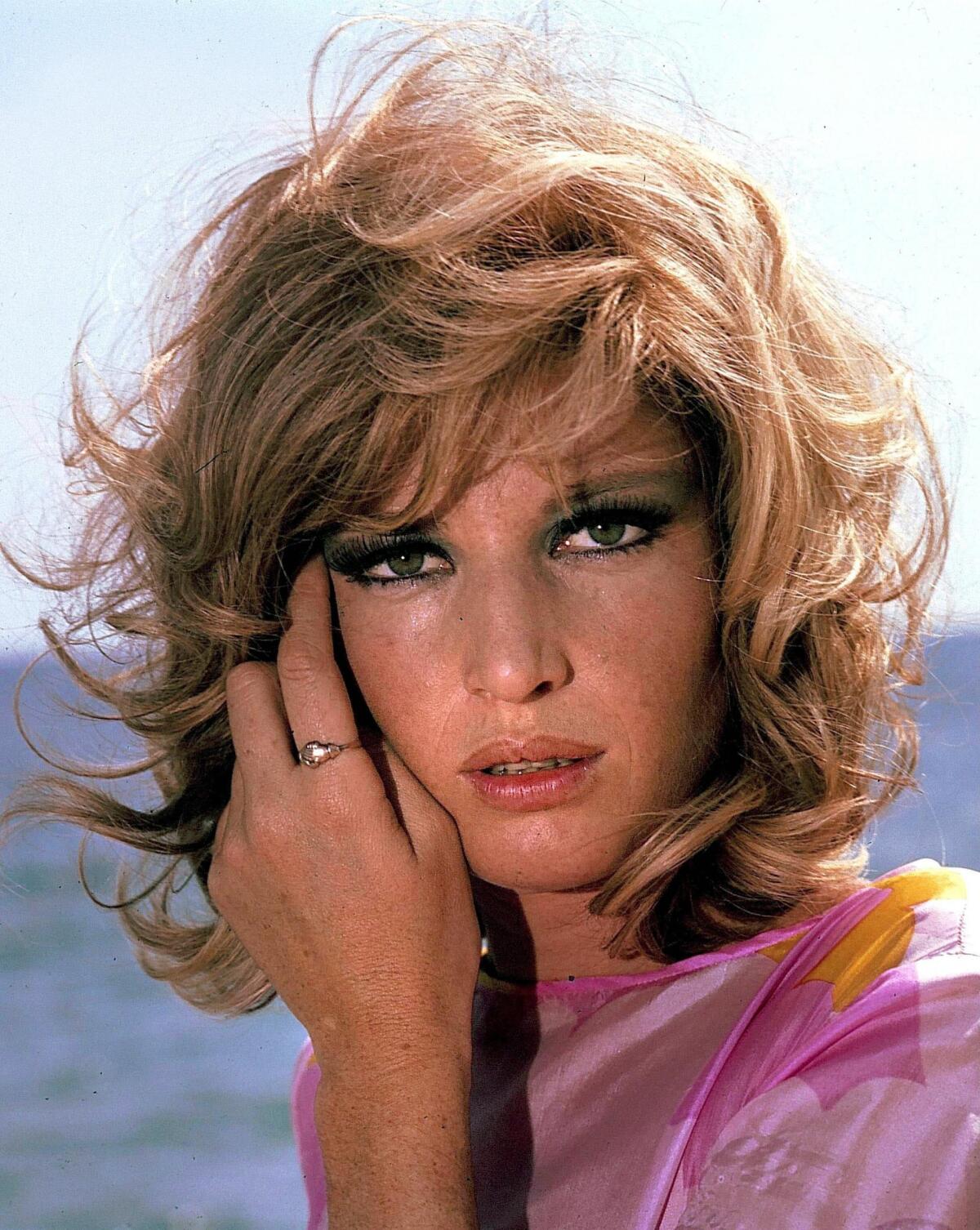 “Non mi poso mai sulle parole, ma sulle emozioni". Auguri Monica - Fonte image iO Donna