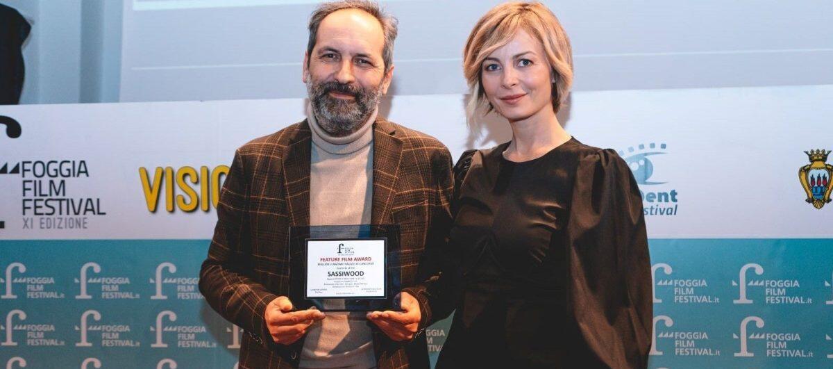 Matera fra passato e futuro in "Sassiwood", vincitore del Foggia Film Festival - Stato Donna, 21 novembre 2021. Si è conclusa la XI edizione del Foggia Film Festival. Violante Placido ha proclamato le opere vincitrici ed assegnato i consueti riconoscimenti speciali. Il miglior lungometraggio in concorso è “Sassiwood” regia di Ant