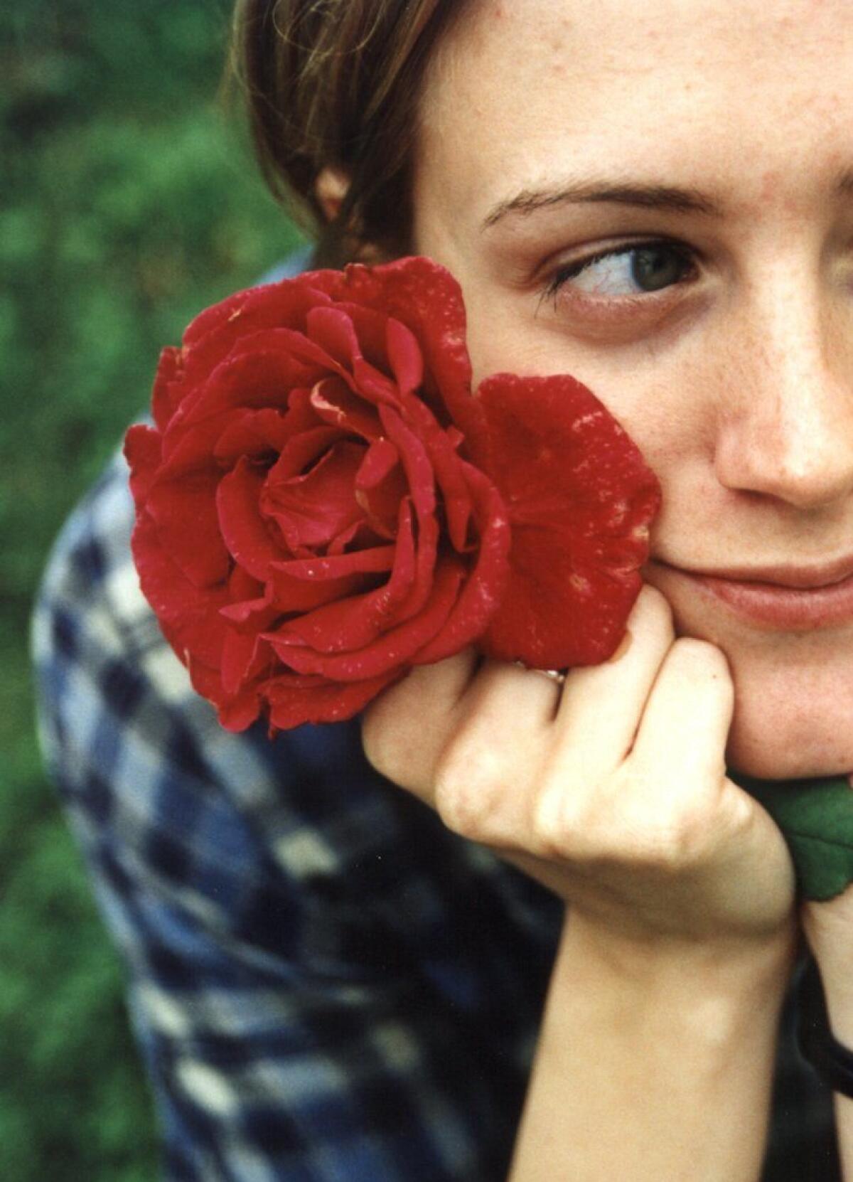 "Sapevo che sarei risorta come una fenice, noi donne siamo così" - StatoDonna, 9 novembre 2021. Se avessi preso pochi centesimi per tutte le delusioni che la vita mi aveva dato, ora sei praticamente ricca. Non abbiamo un manuale che ci spieghi il perché accadano certe cose o che abbia le soluzioni di come affrontare