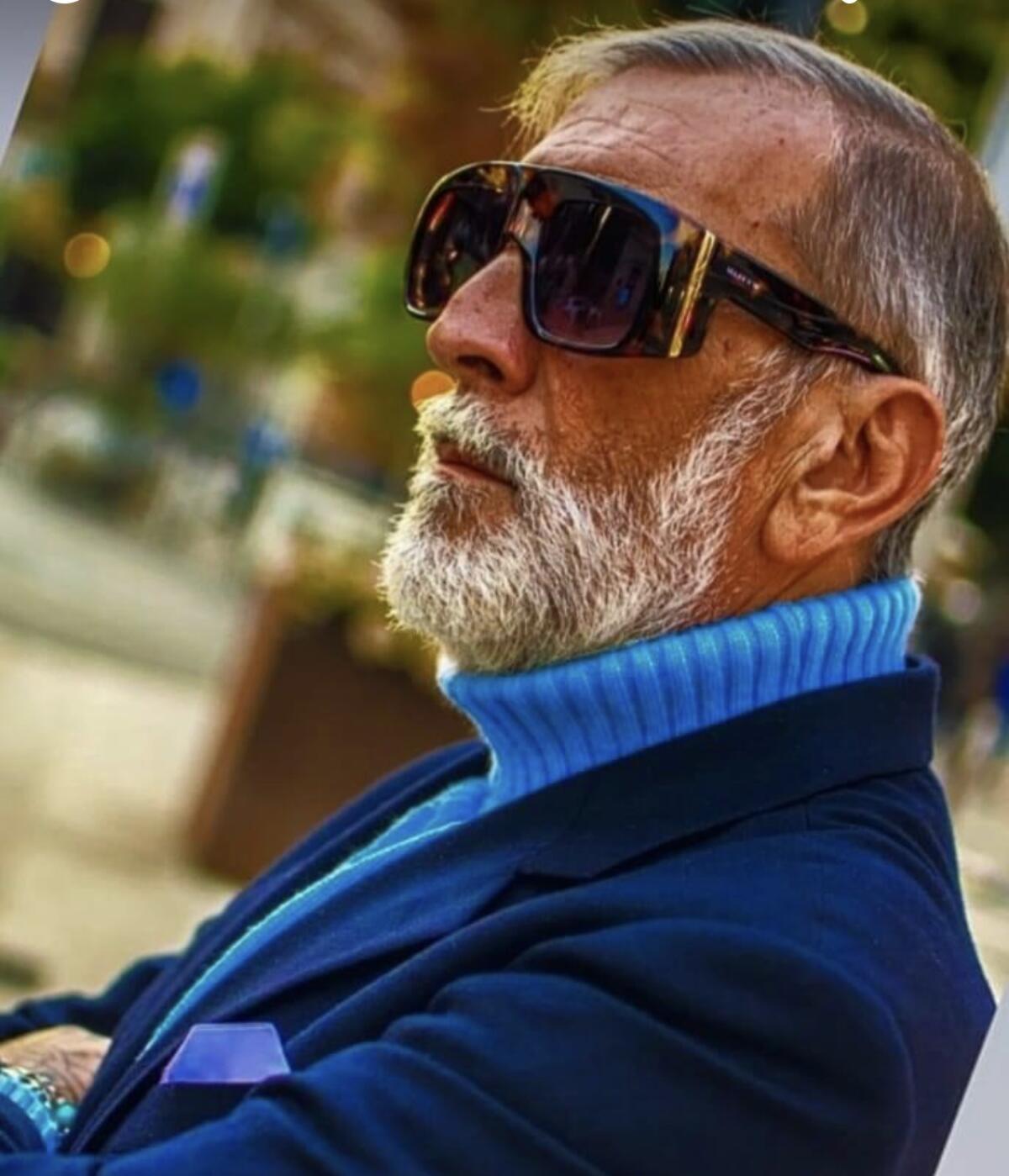 Storia di Aldo Farinola: "Ero 160 chili di insoddisfazione. Oggi sono un modello" - Statoquotidiano.it, Foggia, 1 novembre 2021. La storia di Aldo, over 60 foggiano, è tra quelle che meritano di essere raccontate: infatti da ex obeso oggi è riuscito ad affermarsi come modello, un esempio per molti che invita a non mollare mai.
