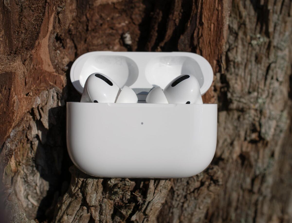 Apple AirPods: sconti in occasione del Black Friday 2021 - 