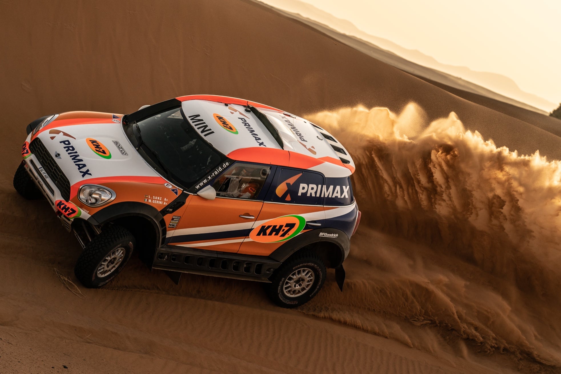 Laia Sanz alla guida del Mini All4 con cui correrà la Dakar 2022 insieme a Gerini